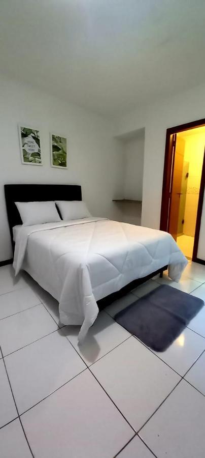 Bliss Hoteis Centro Búzios Exteriör bild A bedroom with a bed and a bathroom